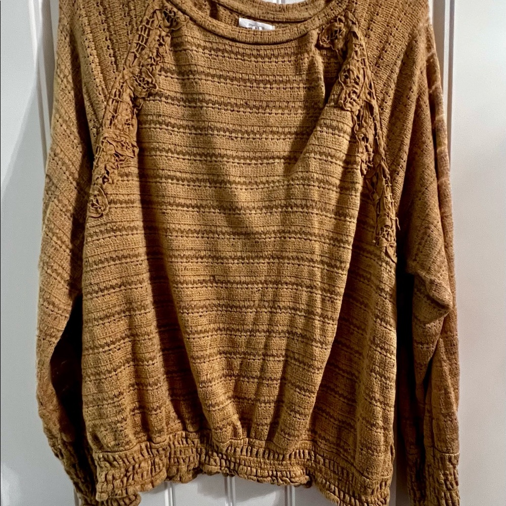 Lightly worn, stretchy, lace, mustard top!